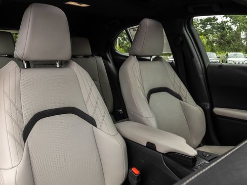 Used 2023 Lexus UX 250h AWD w/ Accessory Package (Z1) image 34