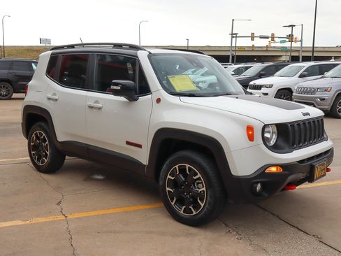 Used 2023 Jeep Renegade Trailhawk image 4