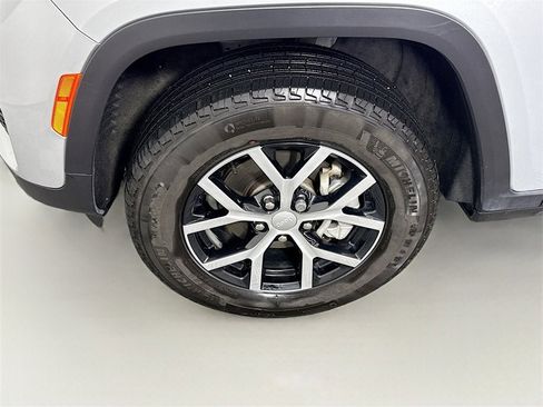 Used 2024 Jeep Grand Cherokee Limited image 24