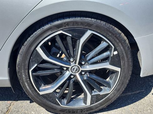 Used 2023 Nissan Altima 2.5 SR FWD image 9
