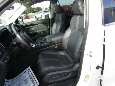 Used 2023 Honda Pilot Touring image 10