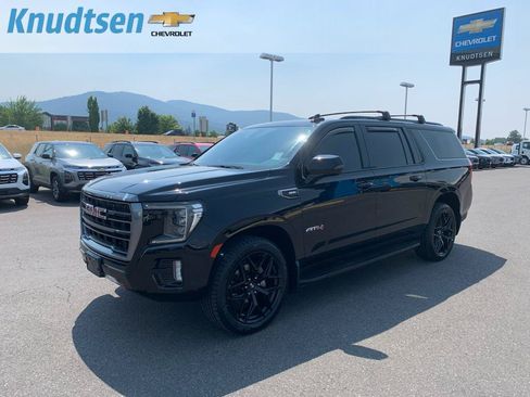 Used 2022 GMC Yukon XL AT4 AWD/4WD image 3