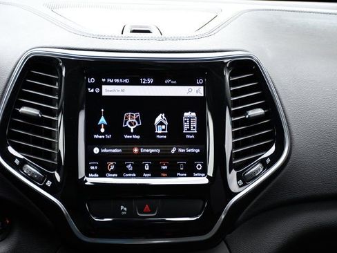 Used 2019 Jeep Cherokee Limited AWD/4WD image 30