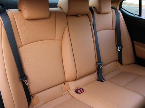 Used 2023 Lexus ES 350 w/ Premium Package image 16