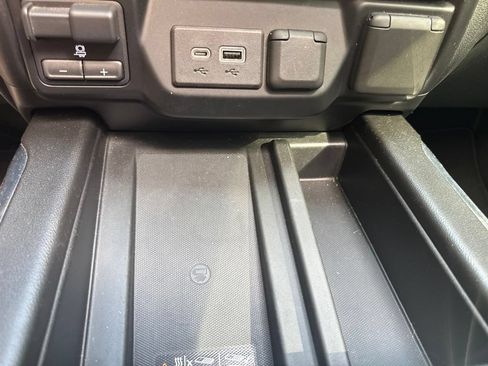 Used 2019 GMC Sierra 1500 Denali w/ Denali Ultimate Package AWD/4WD image 17