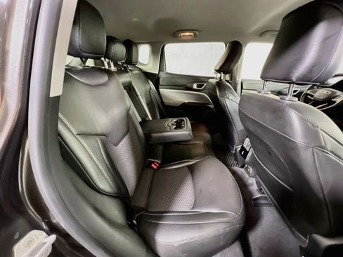 Used 2022 Jeep Compass Latitude w/ Convenience Group AWD/4WD image 25