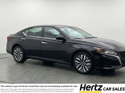 Used 2025 Nissan Altima 2.5 SV image 1