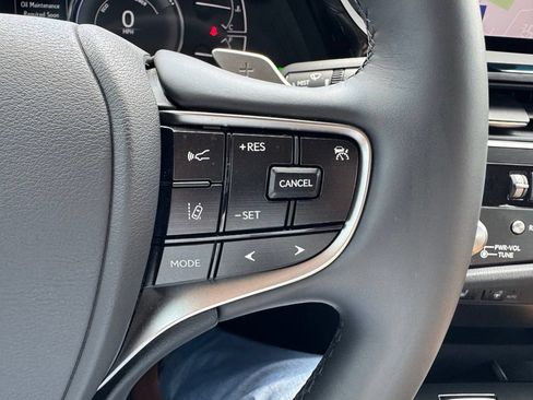 Used 2025 Lexus ES 300h F Sport FWD image 17
