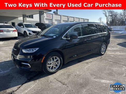 Used 2024 Chrysler Pacifica Touring-L image 1