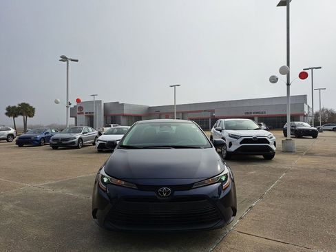 Used 2024 Toyota Corolla LE image 2