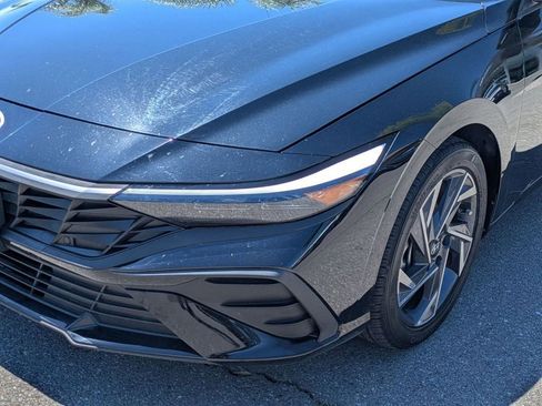 Certified 2025 Hyundai Elantra Sport FWD image 9