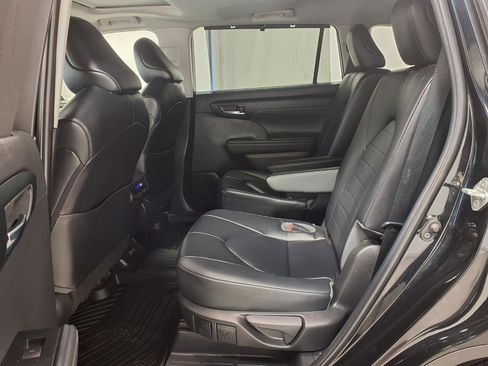 Used 2023 Toyota Highlander XLE image 26