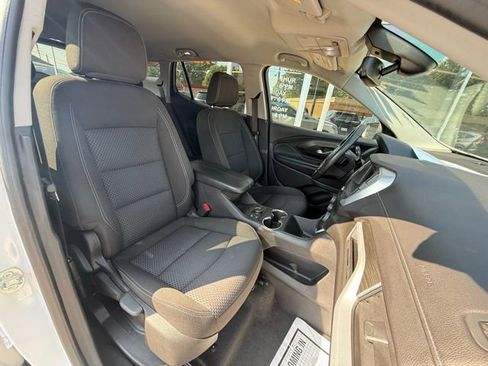 Used 2023 GMC Terrain SLE w/ Driver Convenience Package image 12