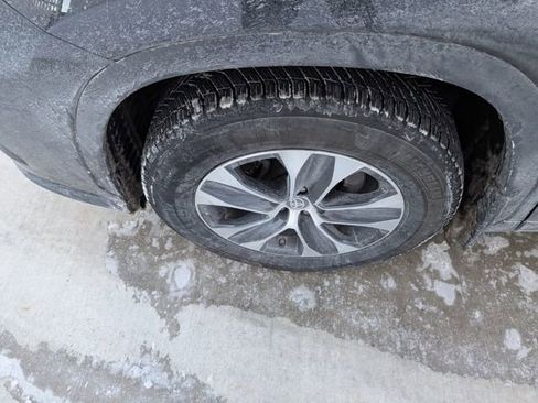 Used 2022 Toyota Highlander XLE image 9