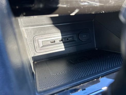 Used 2020 Volkswagen Atlas Cross Sport SEL image 23