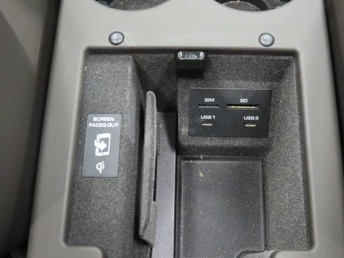 Certified 2024 Porsche Macan AWD/4WD image 31