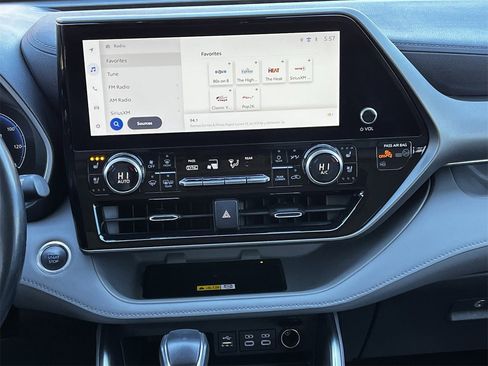 Used 2024 Toyota Highlander Limited image 15