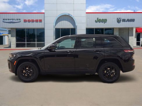 New 2026 Jeep Grand Cherokee Altitude image 3