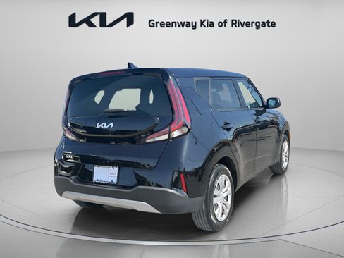 Used 2023 Kia Soul LX image 7