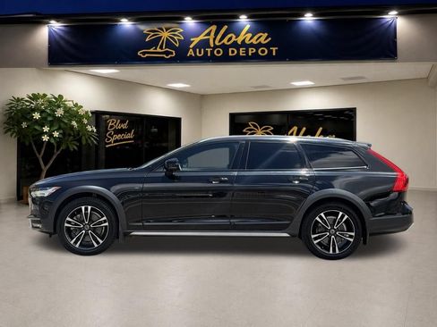 Used 2018 Volvo V90 T5 Cross Country w/ Convenience Package AWD/4WD image 2