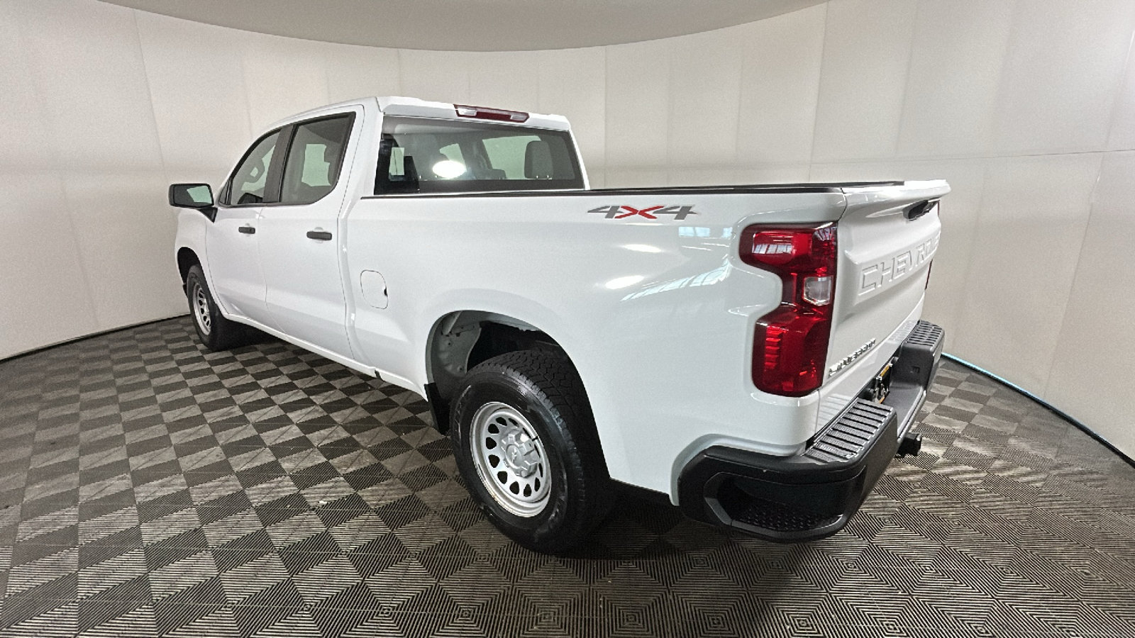 Used 2022 Chevrolet Silverado 1500 W/T w/ Trailering Package AWD/4WD image 5