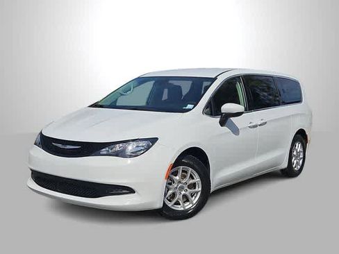 Used 2023 Chrysler Voyager LX image 1