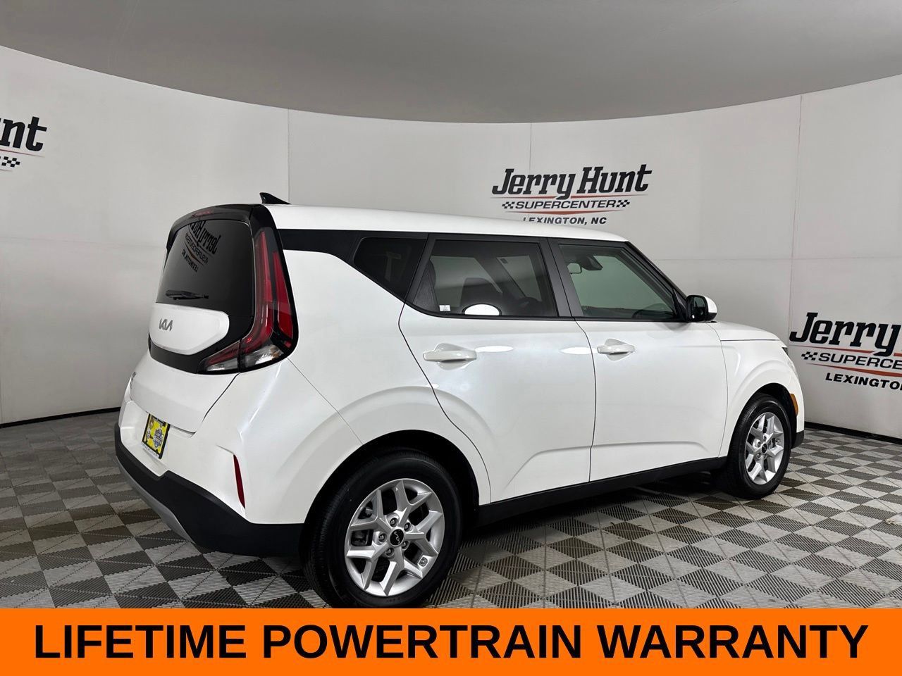 Used 2025 Kia Soul LX w/ LX Technology Package FWD image 5