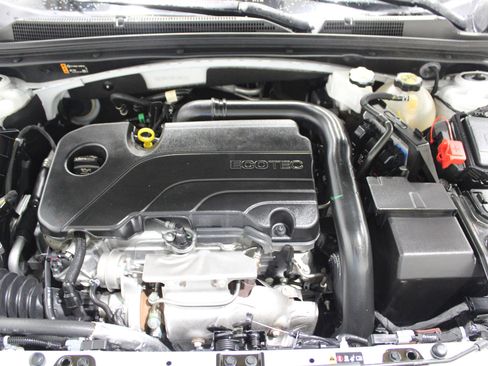 Used 2023 Chevrolet Malibu LT image 40