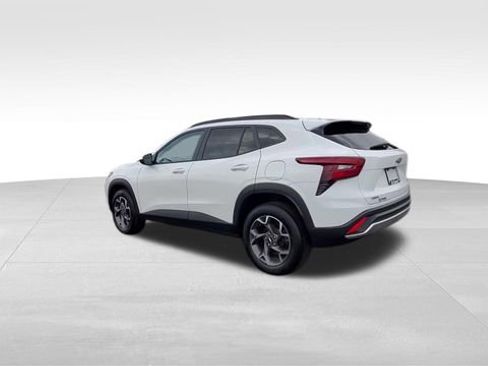 Used 2024 Chevrolet Trax LT w/ Driver Confidence Package image 6