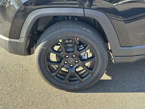 New 2026 Jeep Compass Latitude image 17