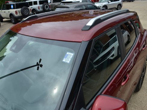 Used 2025 Chevrolet TrailBlazer LT AWD/4WD image 21