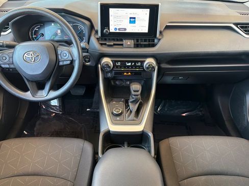 Used 2025 Toyota RAV4 XLE AWD/4WD image 16