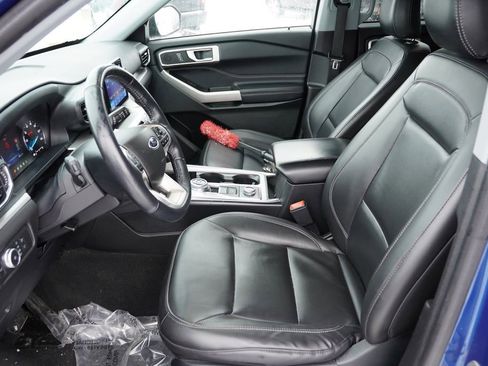 Certified 2022 Ford Explorer XLT w/ Equipment Group 202A image 16