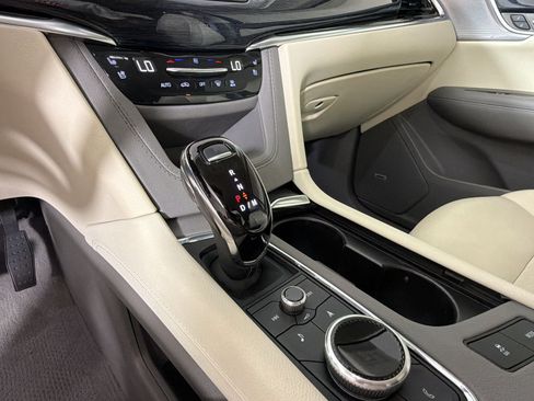 Used 2024 Cadillac XT6 Premium Luxury w/ Technology Package FWD image 19