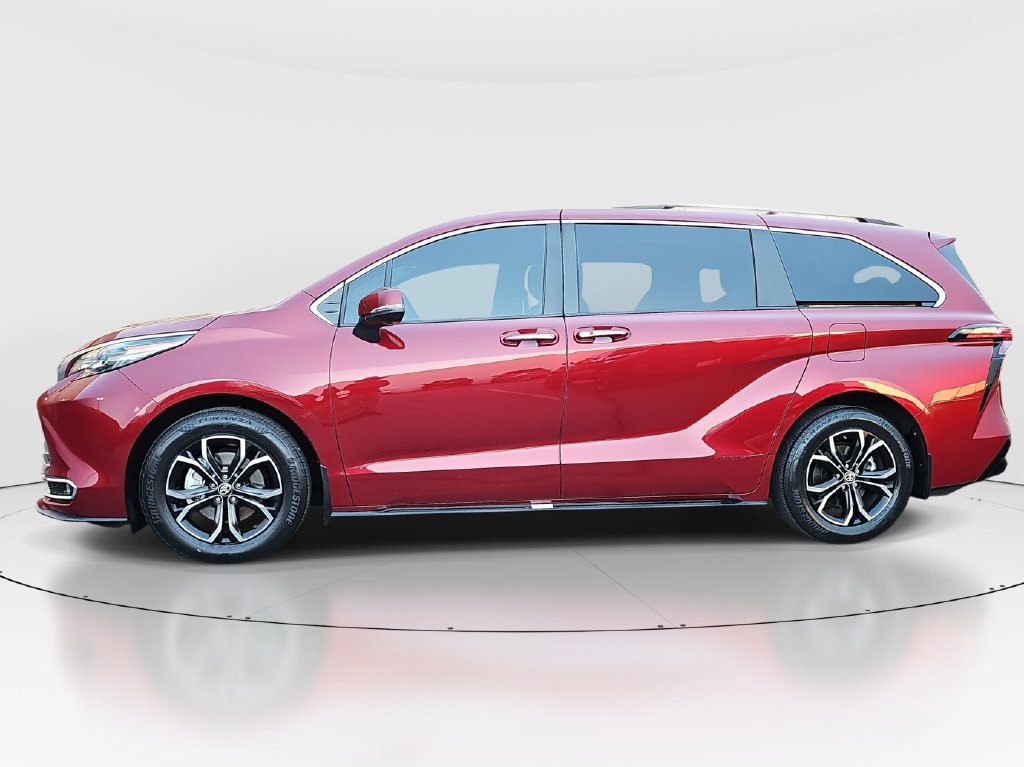 Certified 2025 Toyota Sienna Platinum AWD/4WD image 8