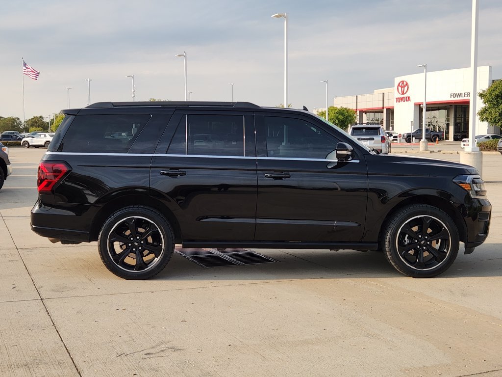 Used 2022 Ford Expedition Limited AWD/4WD image 4