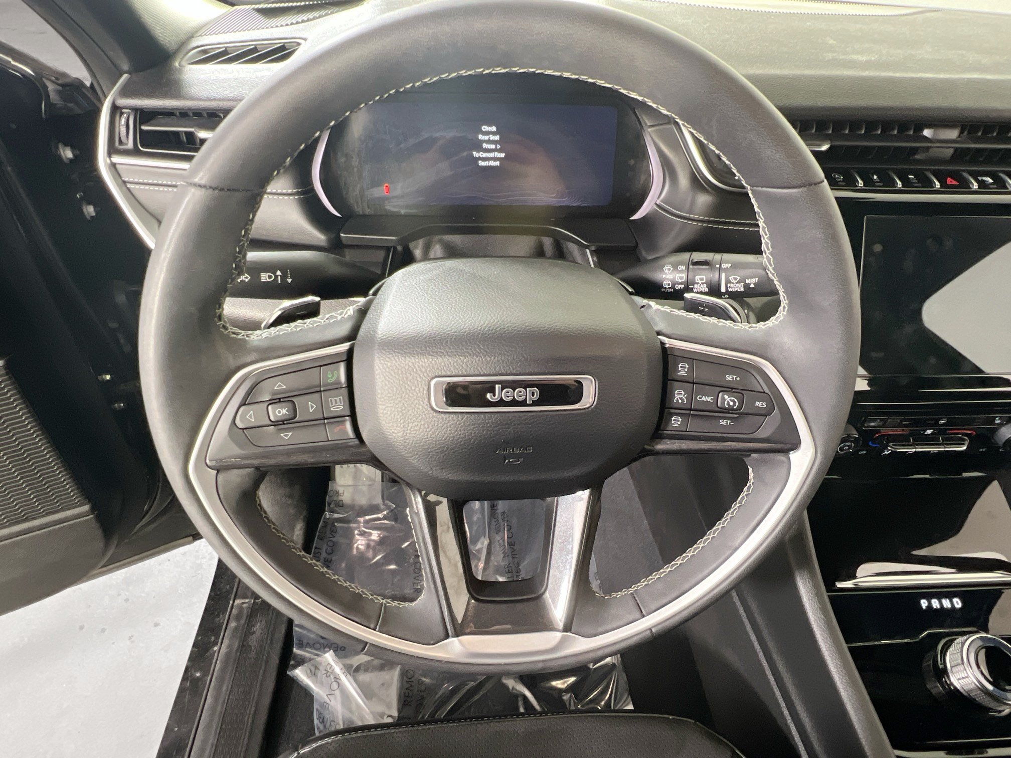 Used 2023 Jeep Grand Cherokee Altitude AWD/4WD image 11