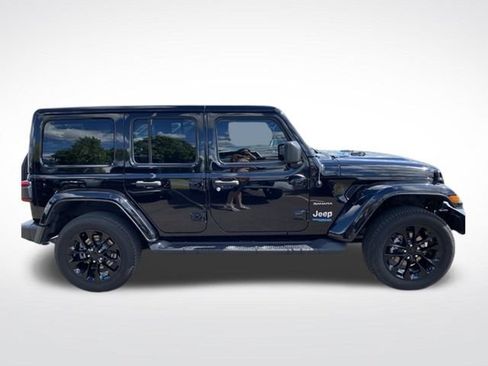 Used 2022 Jeep Wrangler Unlimited Sahara AWD/4WD image 9