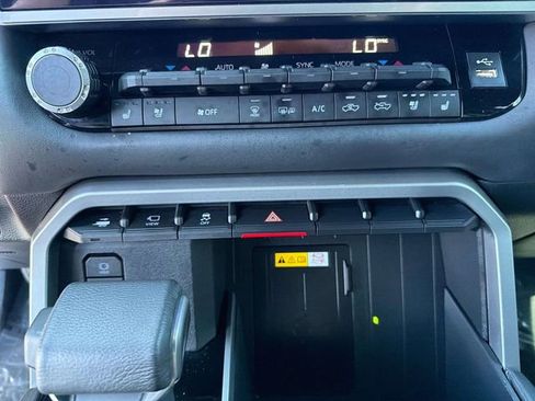 Used 2024 Toyota Tundra Platinum image 25