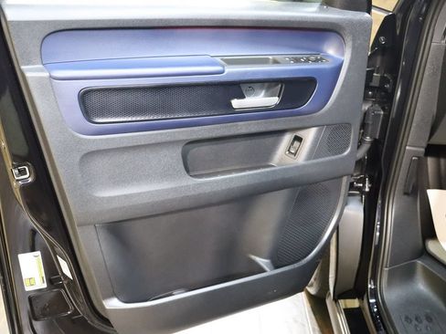 Used 2025 Volkswagen ID. Buzz Pro S RWD image 30