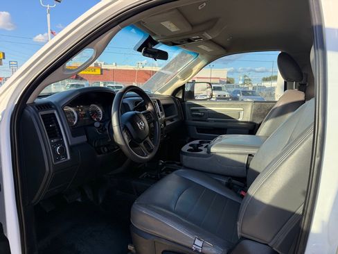 Used 2018 RAM 3500 Tradesman w/ Chrome Appearance Group image 10