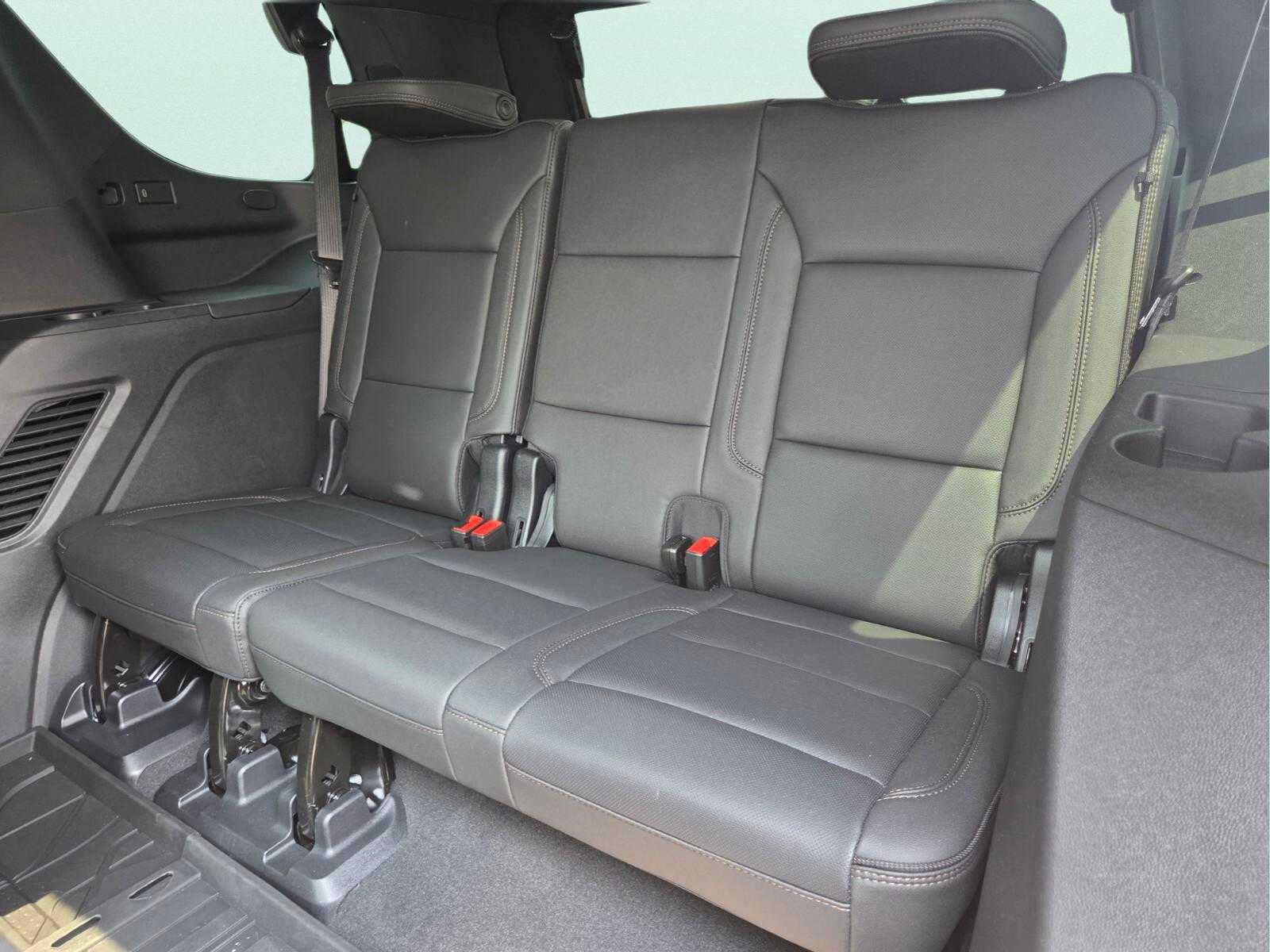 Used 2025 Chevrolet Tahoe High Country AWD/4WD image 13