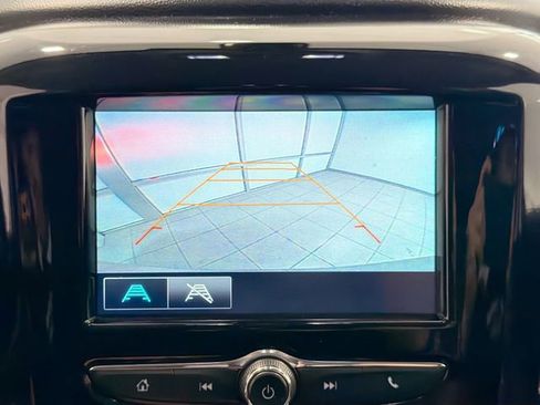 Used 2018 Chevrolet Traverse LT image 12