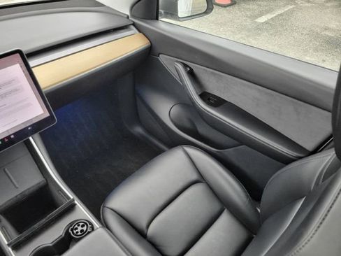 Used 2020 Tesla Model Y Long Range image 13