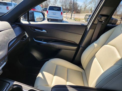 Used 2019 Cadillac XT4 Sport w/ Enhanced Visibility Package FWD image 16