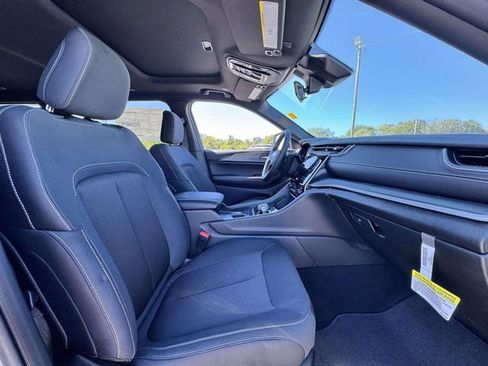 New 2025 Jeep Grand Cherokee L Laredo w/ Luxury Tech Group I AWD/4WD image 14