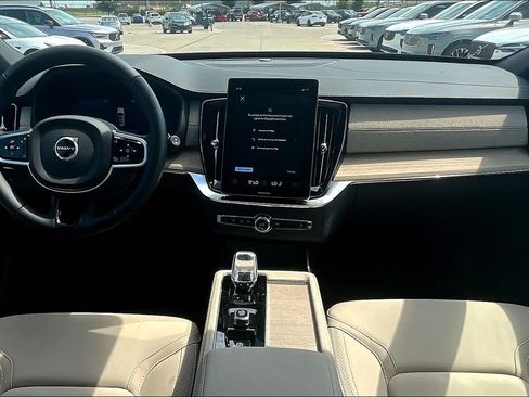 New 2026 Volvo XC90 B6 Plus w/ Protection Package Premier image 9