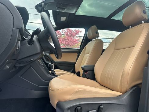 Certified 2023 Volkswagen Tiguan SE w/ Panoramic Sunroof Package AWD/4WD image 3