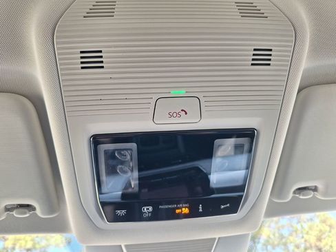 Used 2025 Volkswagen Tiguan S image 18