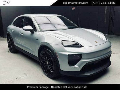 Used 2025 Porsche Macan 4 Electric w/ Premium Package AWD/4WD image 11